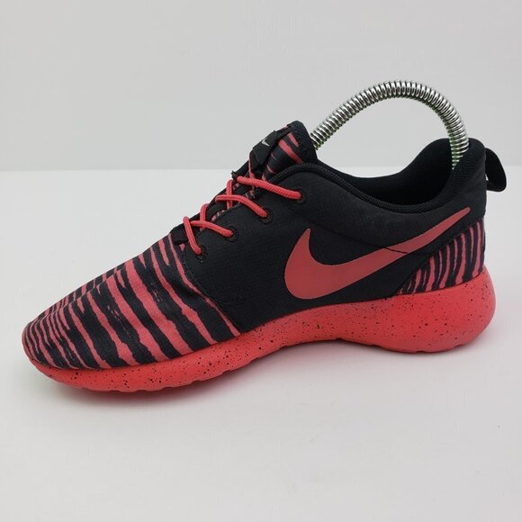 Nike ID Roshie Run One Womens Size 6.5 Red Black Striped Queen McKenzie Sneaker - Picture 3 of 8